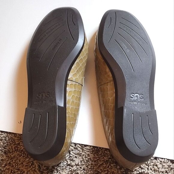 SAS Womens 7.5 M Tripad Loafers Beige Croc Slip On Flats with Comfort Foot Bed - Picture 5 of 8